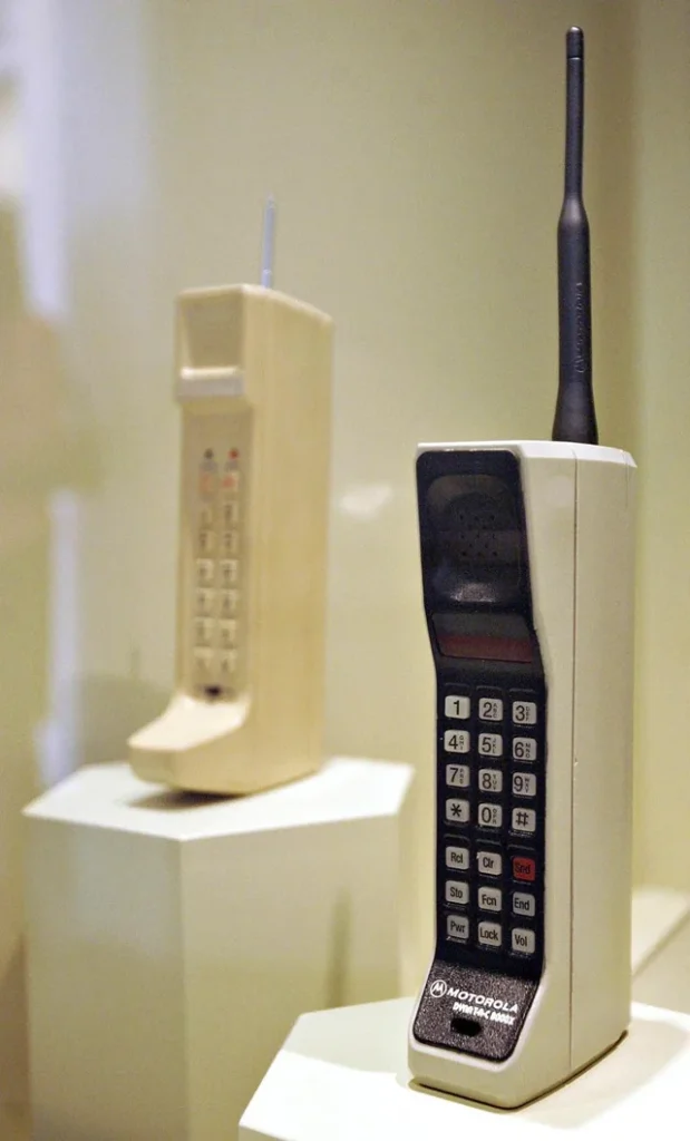 Motorola DynaTAC 8000X (1983)