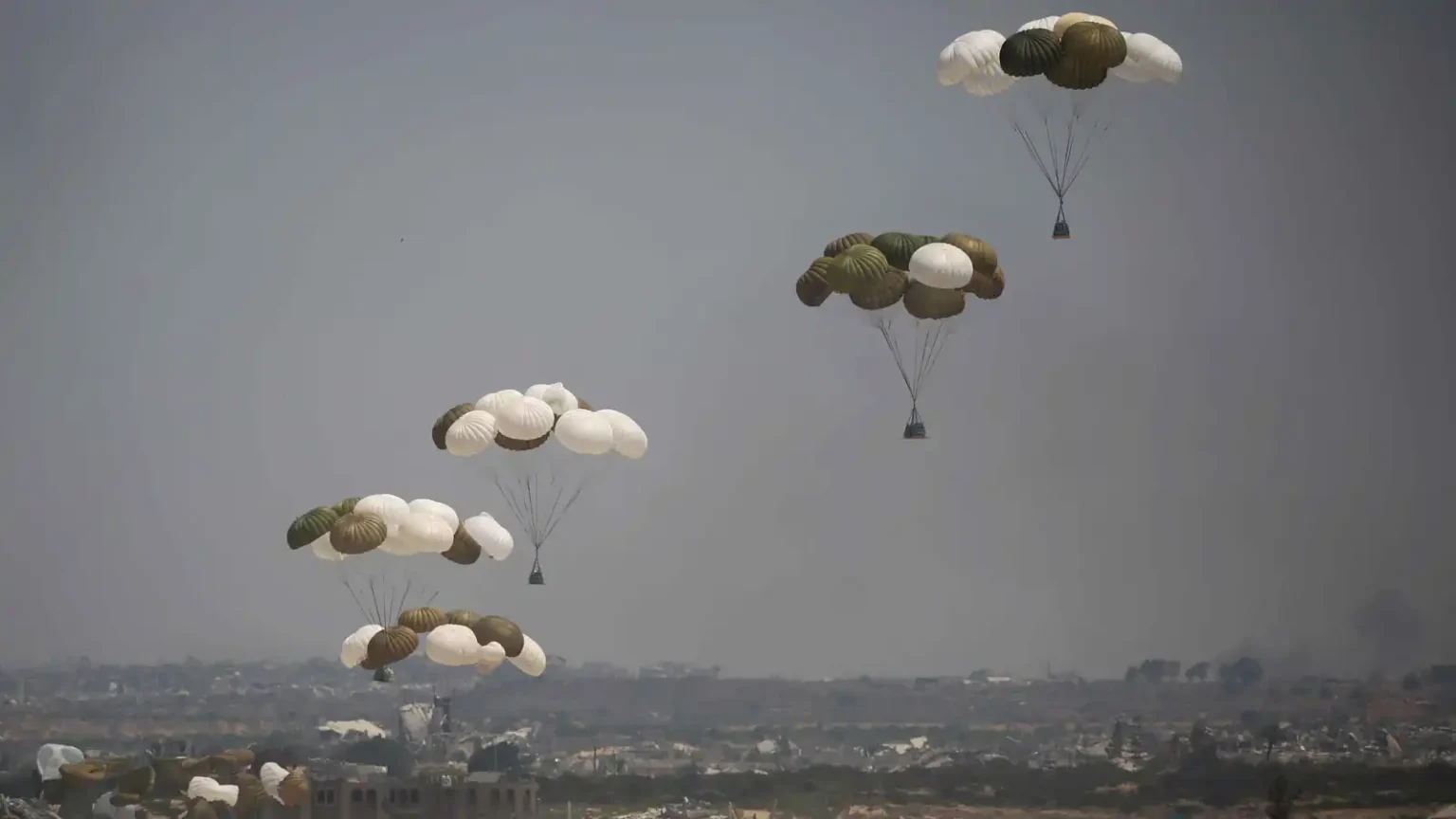In Photos: The 80th Successful UAE Humanitarian Airdrop on Gaza