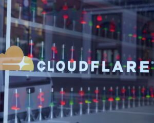 DIB U DHACA INTERNET-KA QAARKIISA: CLOUDFLARE OO CILAD KU IMAADAY
