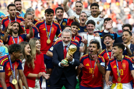 Spain Trophy Celebration: Madrid Welcomes Champions Spain Trophy Celebration: Madrid Welcomes Champions