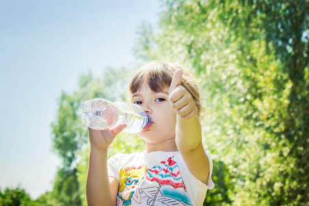 How much school water intake do students really need every day?